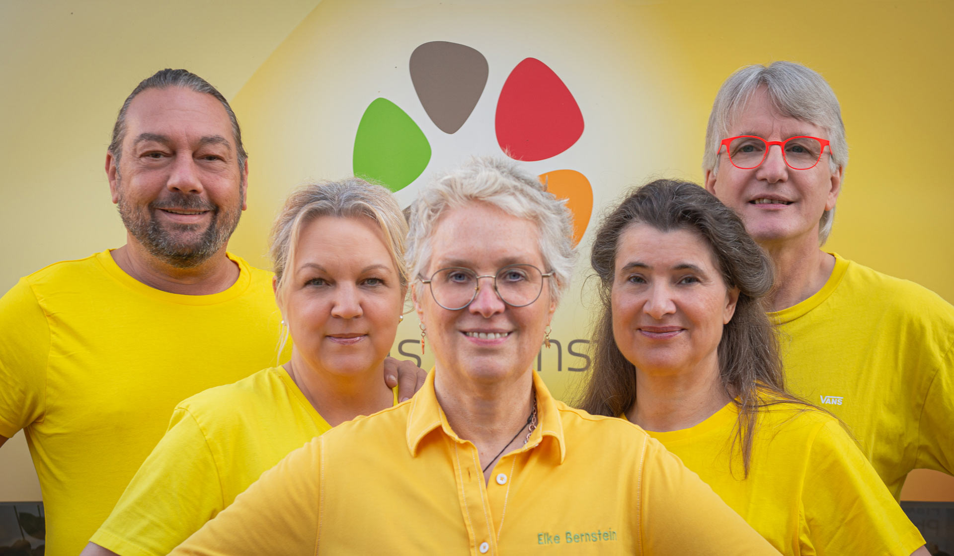 Praxis_Bernstein-Team-Gruppenbild-24.11.jpg